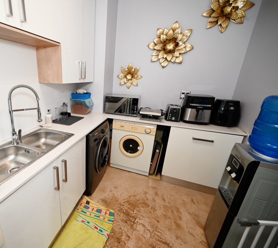 5 Bedroom Property for Sale in Vierlanden Western Cape
